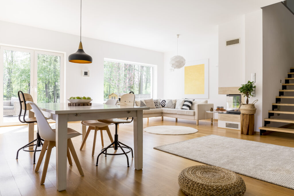 black-designed-lamp-table